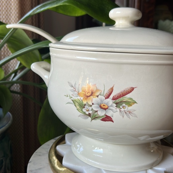 Vintage Floral Pedestal Tureen With Ladle / Large Ceramic Cottage Style - Picture 4 of 12